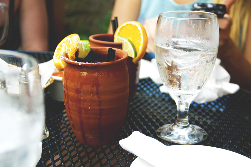Drinks-Dinner-Fruity-Water-Table