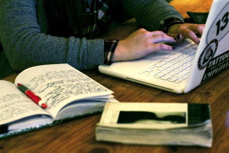 Computer-Notebook-Hands-Coffee-Shop